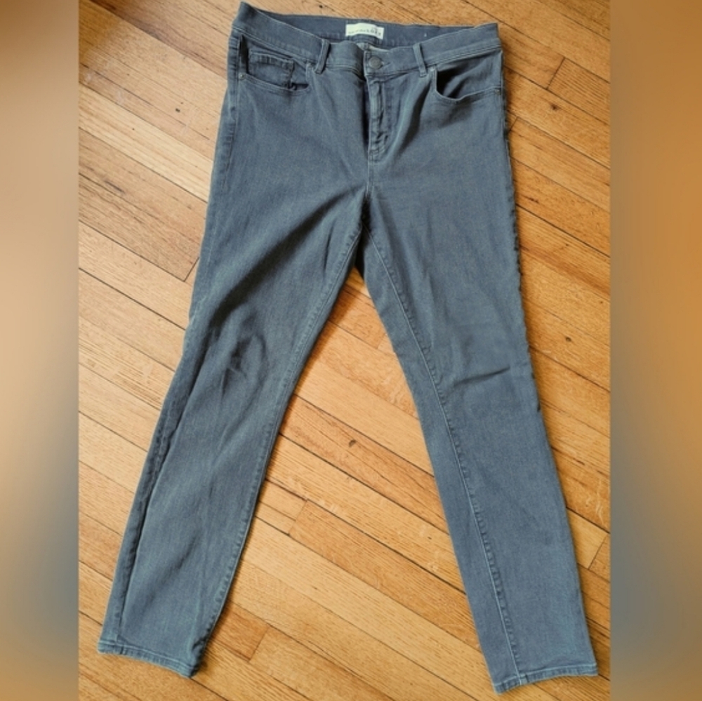 NWOT! Ann Taylor Modern Skinny Jeans, Light Grey Wash, 10P, Mid‑Rise, Polished - Picture 4 of 5